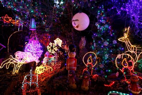 How Christmas is Celebrated in Palestine, USA, England, Italy and ...