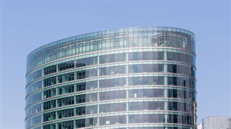 City Building Exterior 的图像结果