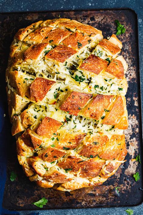 Cheesy Pull-Apart Garlic Bread - Kalejunkie
