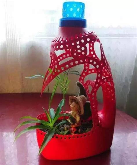 变废为宝--原来用洗衣液瓶可以DIY成这样的“花盆”，美的不要不要的！