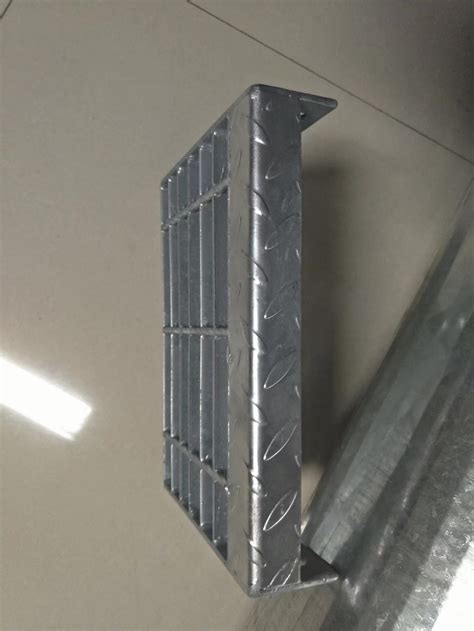 Steel Bar Grating Stair Treads with Checker Plate/Floor Plate Nosings ...