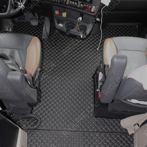 Kenworth T680 Automatic Floor Mats 2019-2025 – Rigline Truck Mats Ltd.