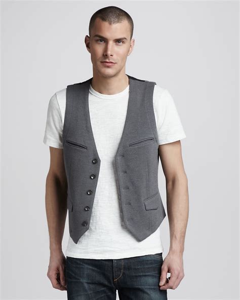 9 Stylish & Best Grey Vests for Men and Women in Trend