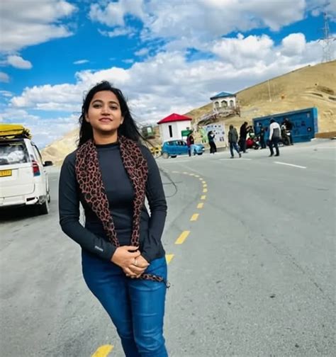 IAS Shweta Bharti cracked UPSC without coaching while doing 9-hour job ...