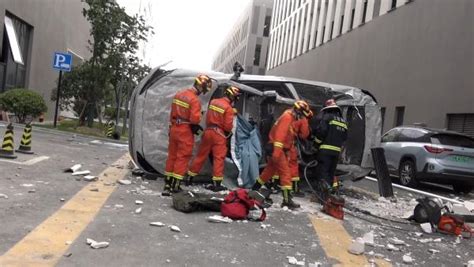 上海一辆蔚来测试车从高处坠下，两名试车员送医后不幸身亡_围观_澎湃新闻-The Paper
