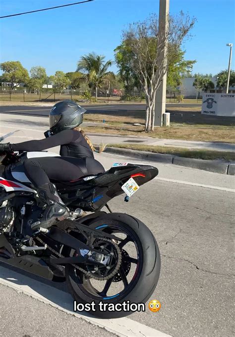 lunaxrides (@lunaxrides) - Urlebird