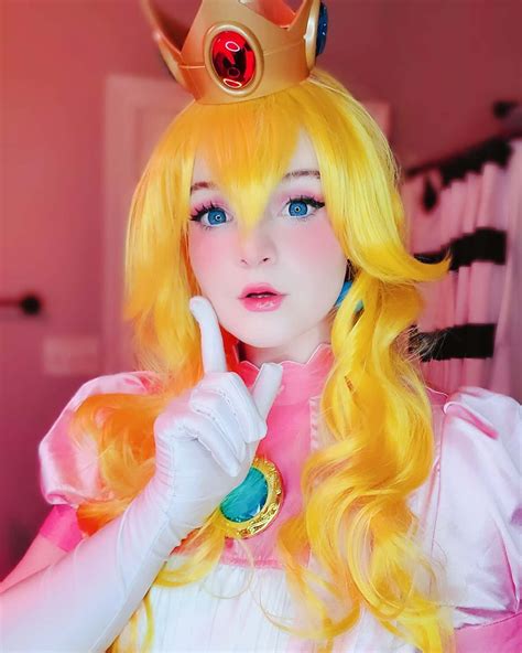 Meagan on Instagram: "🍑🍑 Princess Peach 🍑🍑 ♡ #cosplay #cosplayer # ...