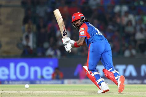 Axar Patel hilariously reacts to KL Rahul's broken bat during IPL 2025 ...