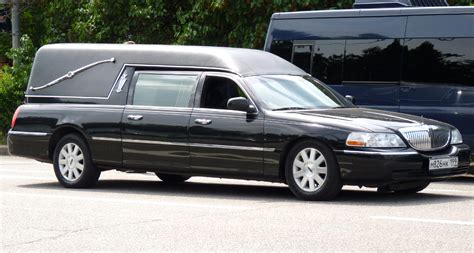 Funeral home apologizes after corpse tumbles out of hearse