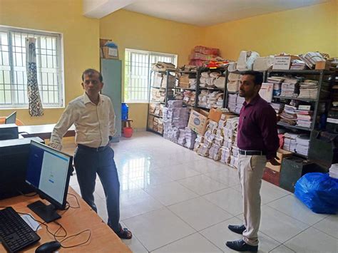 dc gangadhar swamy sudden visit to jagaluru tehsildar office | Dc ...