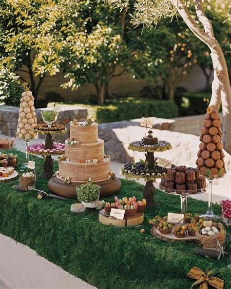 Wedding cake and dessert table ideas | Beachweddingtips.com