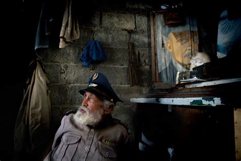 Local Siting People 的图像结果