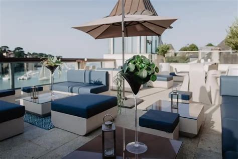 Pornic. Brasserie traditionnelle, service continu, animations, rooftop ...
