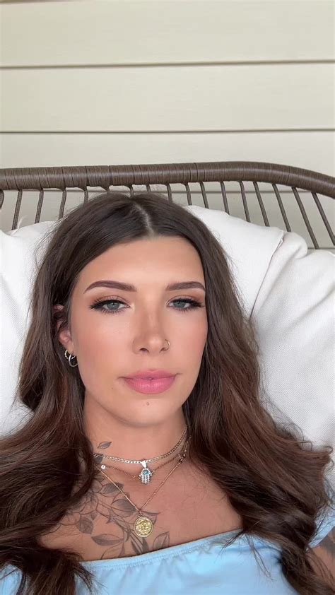 Miya (@miyaacacia) - Urlebird