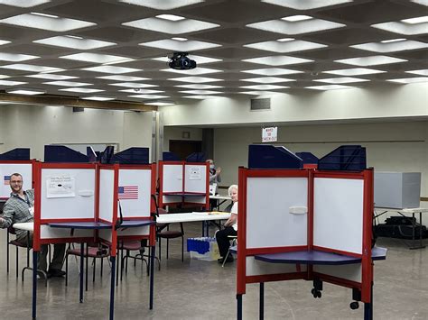 Voting Booth 的图像结果