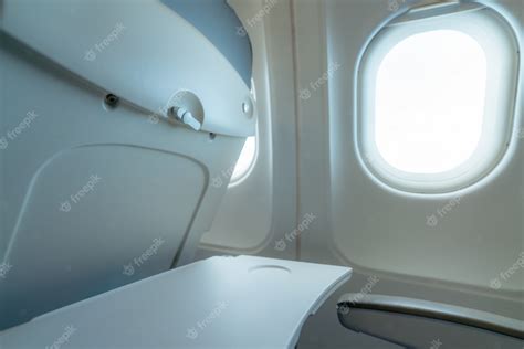 Travel Plane Window 的图像结果