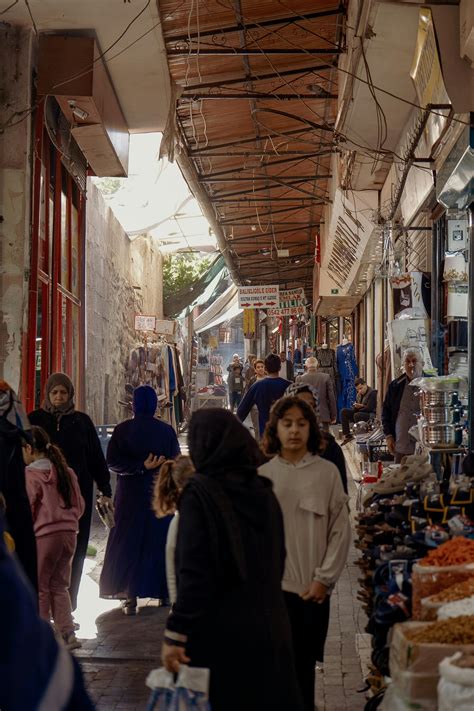 Stock People Walking 的图像结果