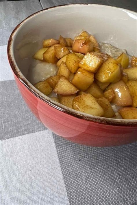 Easy apple cinnamon spice oatmeal recipe • Views From Here