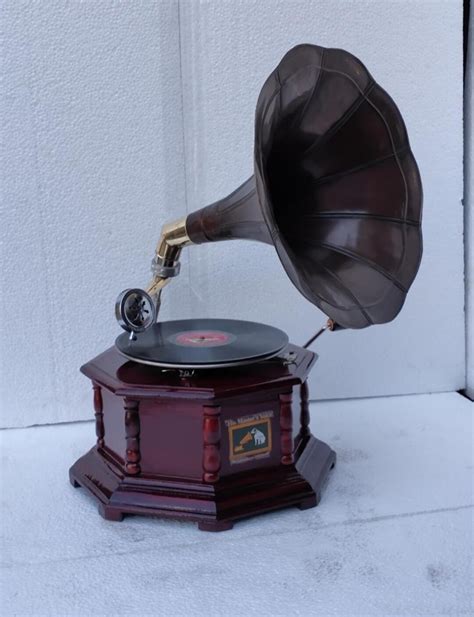 Retro Phonograph Record Player - Timeless Antique Music Machine ...