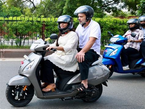 In Pics: Rahul Gandhi Advocates Female Empowerment in Jaipur, Rides ...