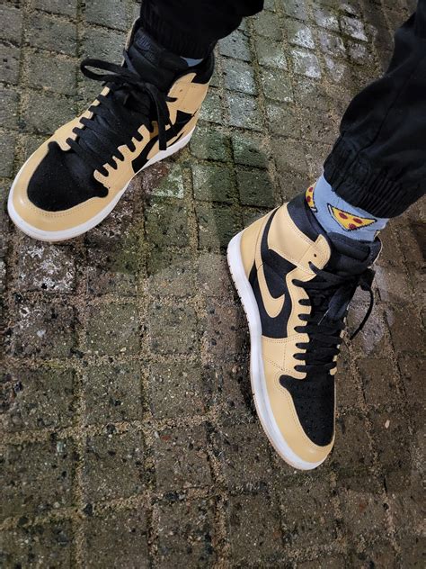 Rocking Jordans with pizza socks 🍕 : r/Sneakers