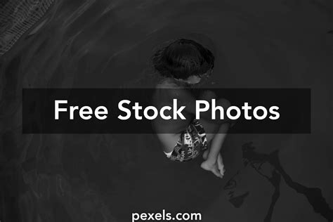 Swimming Black and White 的图像结果