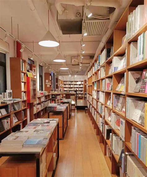 书店还能是这样？新开的、超迷你的……上海宝藏小众书店来了