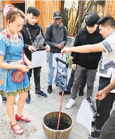 国际教育学院组织在校留学生赴遵义参加辣椒节文化体验活动