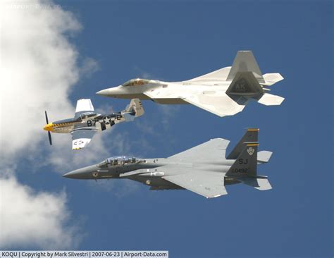 Quonset State Airport (OQU) Photo