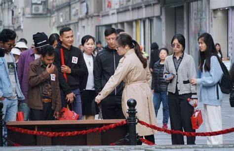 中国蓝新闻客户端：亚裔外籍留学生穿越温州鹿城，感受亚运“温”度 - 鹿城新闻网
