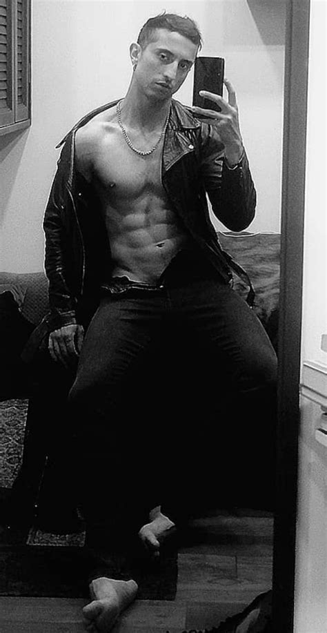 Erik Joel Rodríguez's feet