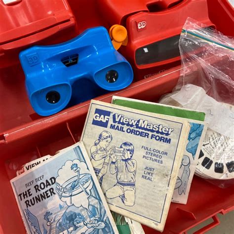 4x vintage view masters, slides and case ( as is )