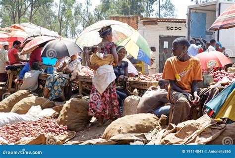 Rwandan market editorial photo. Image of rwandan, tool - 19114841
