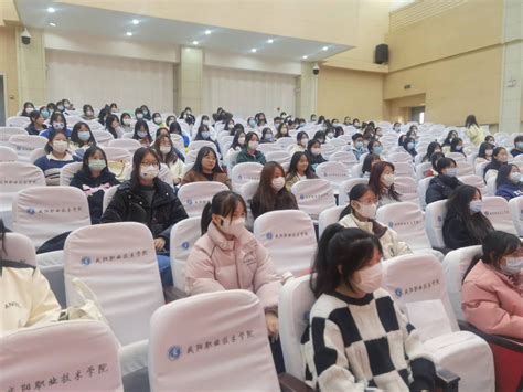 小教学院邀请外教为学生做英语学习专题报告-咸阳职业技术学院小学教育学院