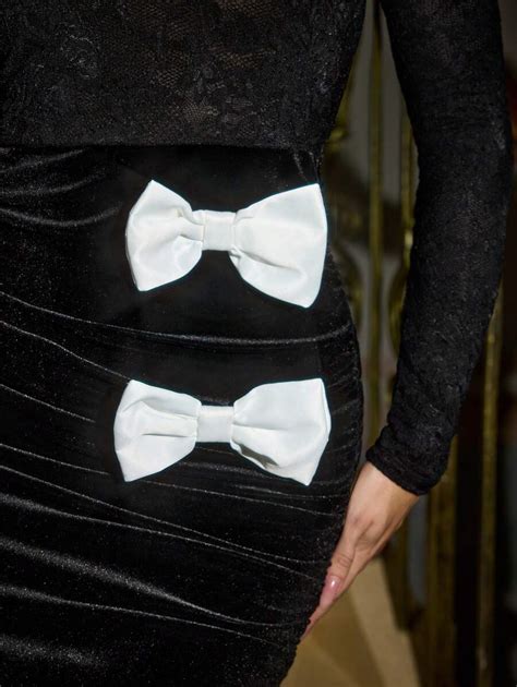 Daniela Ricciardelli ชุดมินิลูกไม้คอทรงสมมาตรไม่เท่ากัน แบบเน็คโบว์ ชุด ...