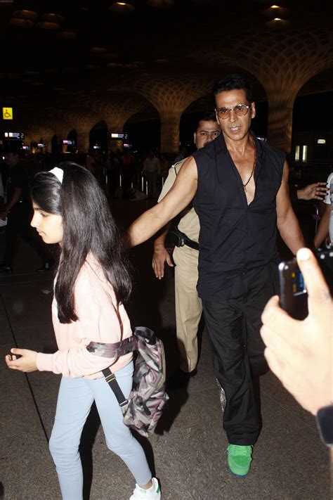 Akshay Kumar and daughter Nitara Kumar seen at the airport on 30 Jun ...