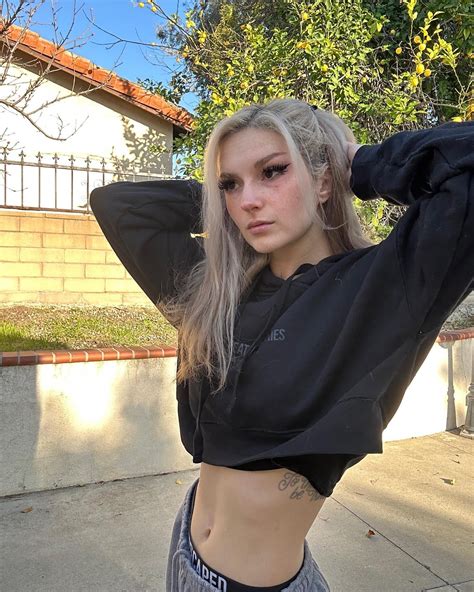 ASMR Darling : r/Asmr_bellybuttons