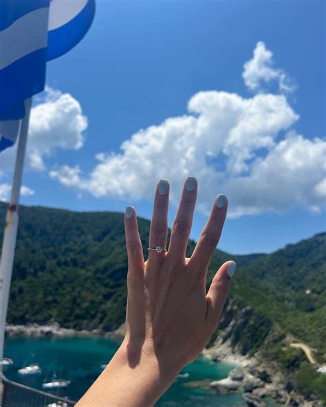 Halli Smith | Engaged💍 | Instagram