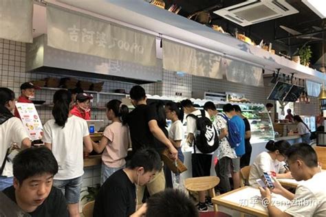郑州美食街吃麻辣烫，一个签子一块钱，小店干净卫生吃着放心 - YouTube