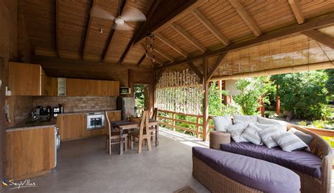 La Pointe Beach Huts - Apartment - Hummingbird Beach Hut - Praslin ...