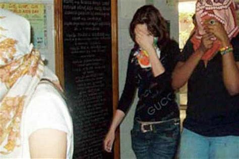 After Rescuing Sex Worker, Mumbai Police Gift Her To Their Informer Who ...