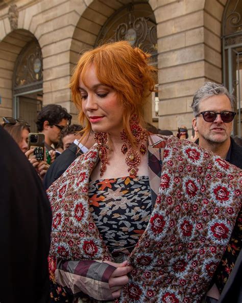 Christina Hendricks as Beth Boland Good Girls S04E05 (Bra Scenes) 1080p ...