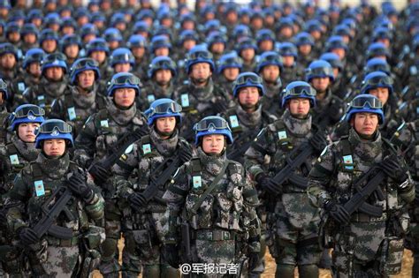 30年来，中国军队先后派出1000多名女性官兵参加联合国维和行动_扫雷