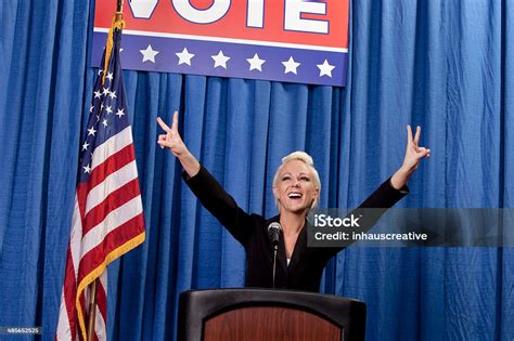 Politician Doing Peace Sign 的图像结果