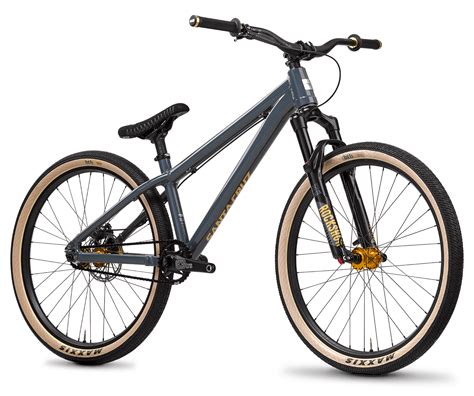 Eric porter builds new backyard dirt jump line with his kids – Artofit