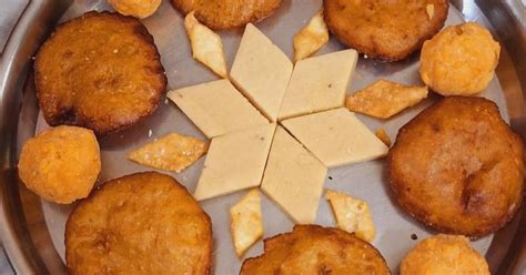 Khasta Kachori (Moong Dal Kachori) Recipe by Sarita Srivastava - Cookpad