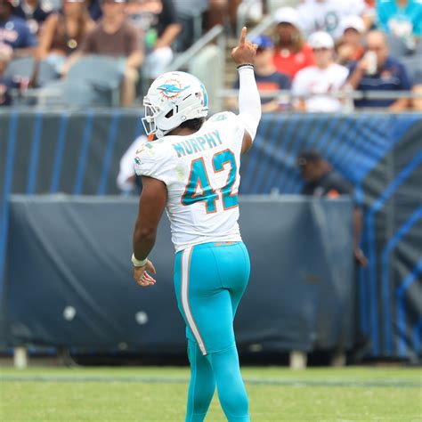 Miami Dolphins Connor Williams is PFF's highest-graded center through ...