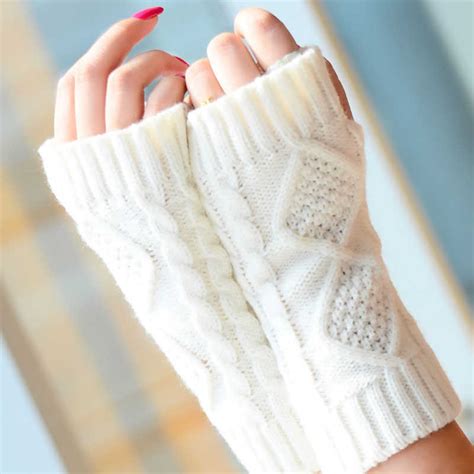 हाथों को भी रखें गर्म और स्टाइल भी करें फॉलो, देखें Winter Gloves के ...