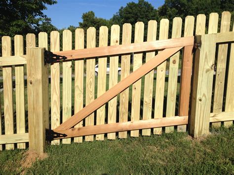 Wood Picket Fences - Chamblee Fence Company