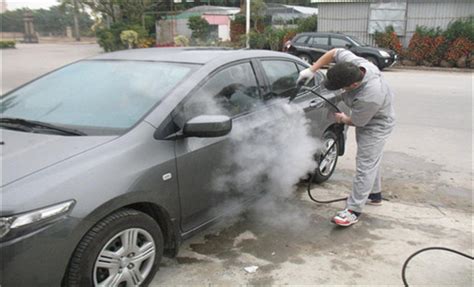 洗车店洗车那么贵,能用蒸汽发生器在家就能给爱车洗车保养吗？